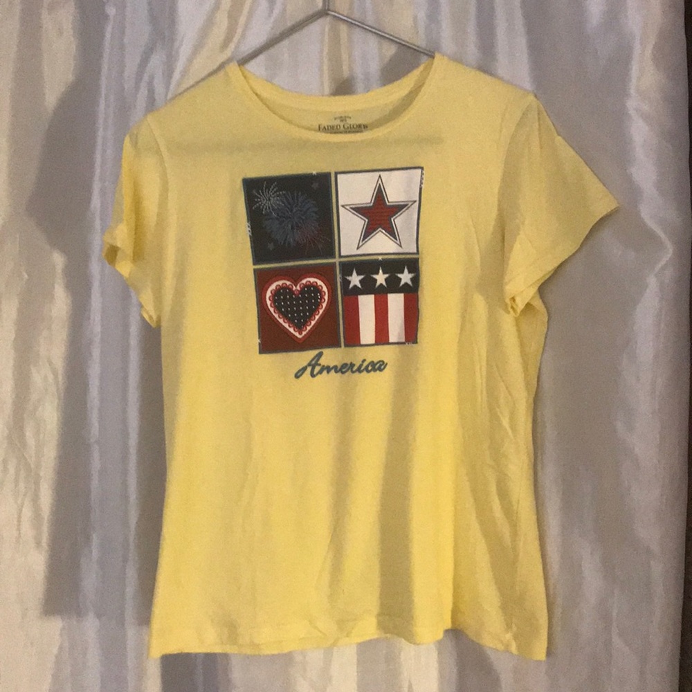 T-Shirt: “AMERICA”